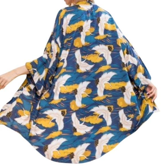 Women’s Flying Crane Print Kimono. One Size. Short Sleeve. - Picture 9 of 12